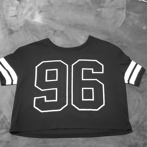 Black Short Sleeved Crop Top - Picture 1 of 1